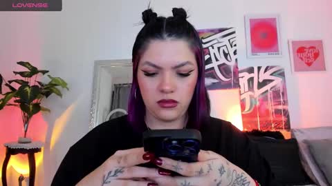 Snapshot of misshuntt3rs chatting on 01.09.25 Annie online show from 01.09.25