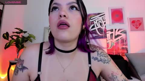 Snapshot of misshuntt3rs chatting on 02.01.25 Annie online show from 02.01.25