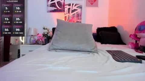 Snapshot of misshuntt3rs chatting on 02.07.25 Annie online show from 02.07.25