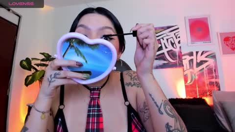 Snapshot of misshuntt3rs chatting on 03.02.25 Annie online show from 03.02.25