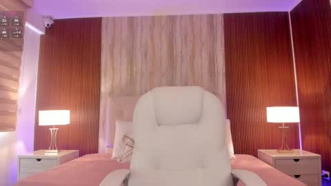 Bella Castillo online show from 01.10.25