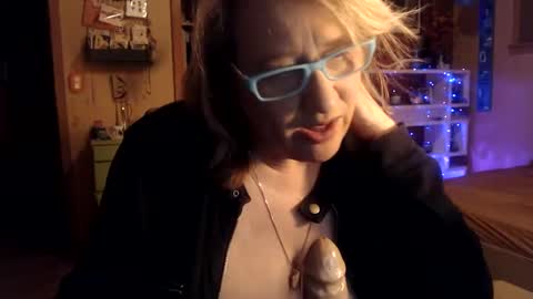 MissKittyFox online show from 02.05.25