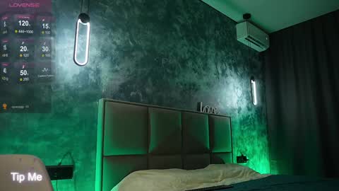 misskristel online show from 12.18.24