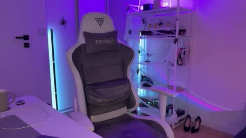 misslalii online show from 10.22.25