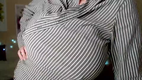 Snapshot of missmelons_ chatting on 01.05.25 Li  online show from 01.05.25