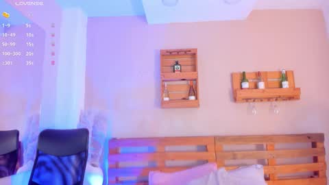 Mia  online show from 11.13.25