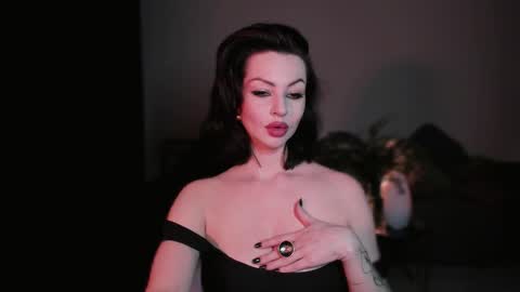 Snapshot of missmirandagd chatting on 12.18.25 online show from 12.18.25