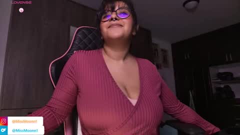 MissMoon online show from 09.11.25