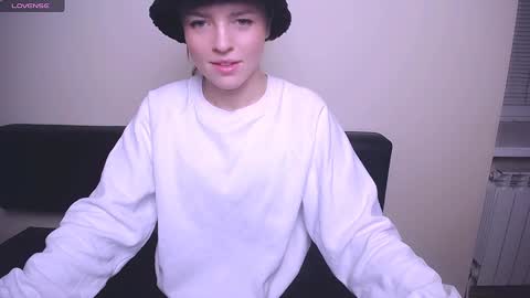 Snapshot of missoliviaa_ chatting on 12.14.24 Olivia online show from 12.14.24