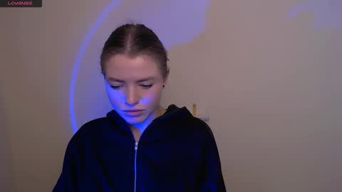 Snapshot of missoliviaa_ chatting on 10.30.25 Olivia online show from 10.30.25