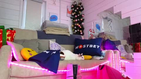 Snapshot of misss_viki chatting on 12.16.24 . online show from 12.16.24