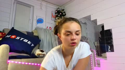 Snapshot of misss_viki chatting on 12.20.24 . online show from 12.20.24