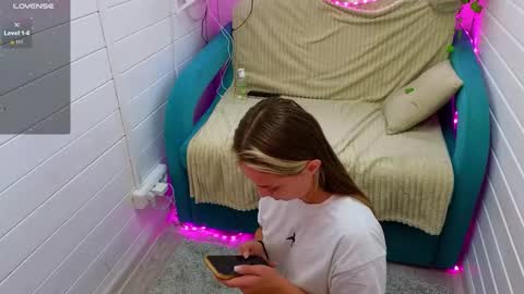 Snapshot of misss_viki chatting on 09.12.25 . online show from 09.12.25