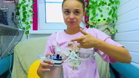 Snapshot of misss_viki chatting on 09.22.25 . online show from 09.22.25