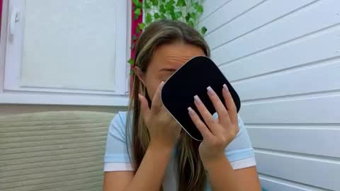 Snapshot of misss_viki chatting on 10.25.25 . online show from 10.25.25