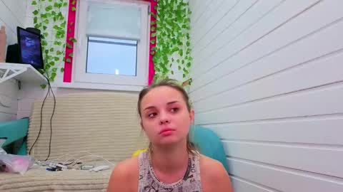 Snapshot of misss_viki chatting on 11.20.25 . online show from 11.20.25