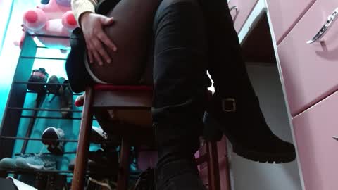 TELL ME MISS online show from 03.04.26