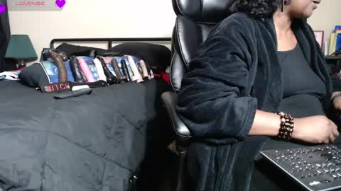 MissTajaa online show from 11.17.25