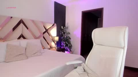 Snapshot of missthailand_ chatting on 10.30.25 Fernanda Davila online show from 10.30.25