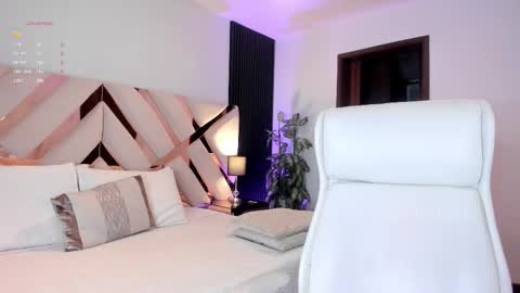 Snapshot of missthailand_ chatting on 11.12.25 Fernanda Davila online show from 11.12.25