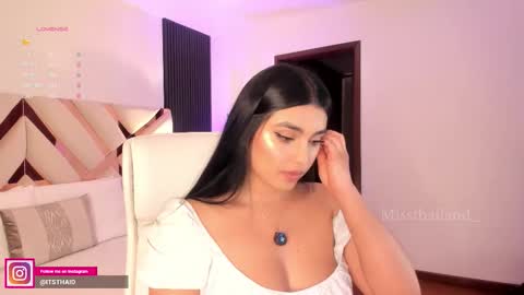 Snapshot of missthailand_ chatting on 11.24.25 Fernanda Davila online show from 11.24.25