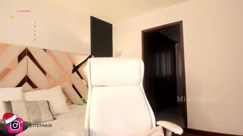 Snapshot of missthailand_ chatting on 12.17.25 Fernanda Davila online show from 12.17.25