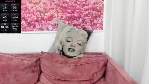 Snapshot of missthelove chatting on 11.30.25 missthelove online show from 11.30.25