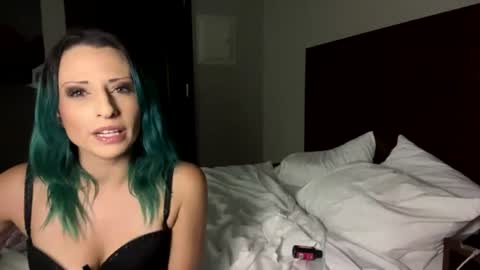 misstinkerbell21 online show from 07.10.26