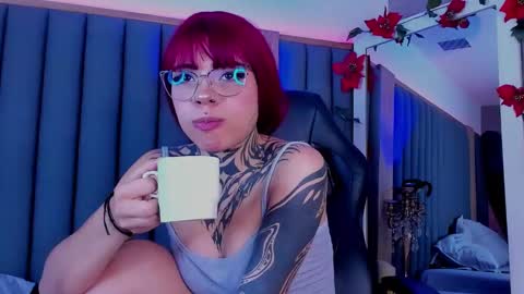 Snapshot of misstomie_ chatting on 02.25.25 Tomiehelp me get to 100 thumbs up online show from 02.25.25