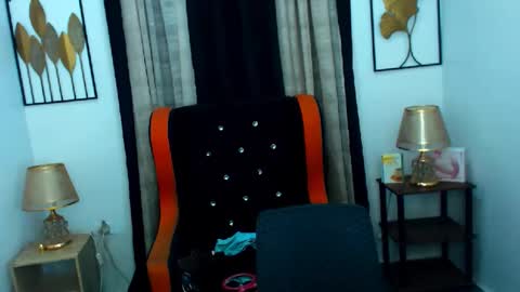 Snapshot of misstressallisonts chatting on 12.28.24 Allisondont forget follow me online show from 12.28.24