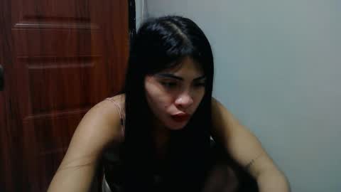 Snapshot of missunknownxoxo chatting on 05.19.26 sofia online show from 05.19.26