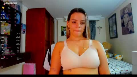 Snapshot of missvalery1 chatting on 04.27.26 missvalery1 online show from 04.27.26