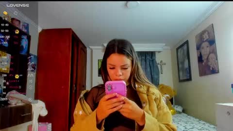 Snapshot of missvalery1 chatting on 04.29.26 missvalery1 online show from 04.29.26