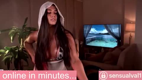 Snapshot of missvalery_1 chatting on 10.22.25 OF online show from 10.22.25