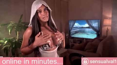 Snapshot of missvalery_1 chatting on 11.04.25 OF online show from 11.04.25