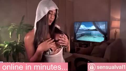 Snapshot of missvalery_1 chatting on 11.11.25 OF online show from 11.11.25