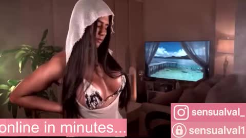 Snapshot of missvalery_1 chatting on 11.25.25 OF online show from 11.25.25