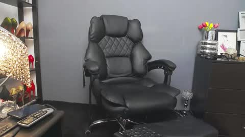 Miss Von Tease online show from 04.21.26