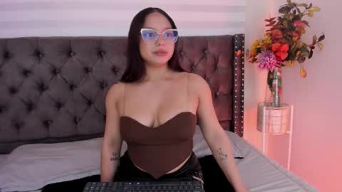 Snapshot of missy_davis chatting on 11.24.25 Miss online show from 11.24.25