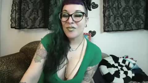 Snapshot of missy_dee chatting on 03.18.26 Missy Dee online show from 03.18.26