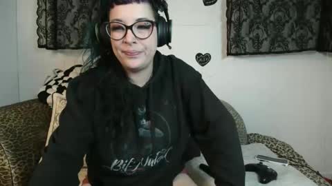 Snapshot of missy_dee chatting on 04.12.26 Missy Dee online show from 04.12.26