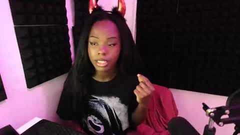 Snapshot of missymixingmiss chatting on 11.01.25 lauren online show from 11.01.25