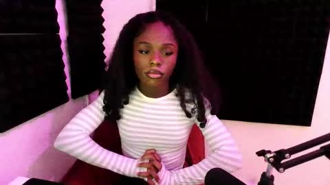 Snapshot of missymixingmiss chatting on 12.01.25 lauren online show from 12.01.25