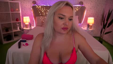 Snapshot of missyymarty chatting on 11.06.25 missyymarty online show from 11.06.25