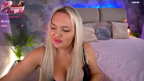 Snapshot of missyymarty chatting on 11.15.25 missyymarty online show from 11.15.25