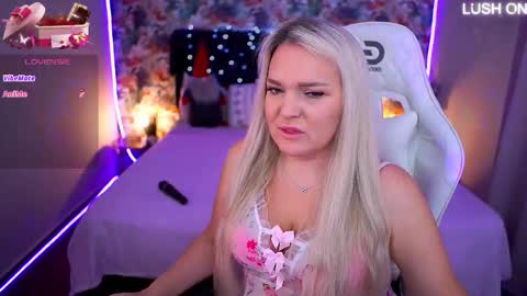 Snapshot of missyymarty chatting on 12.16.25 missyymarty online show from 12.16.25