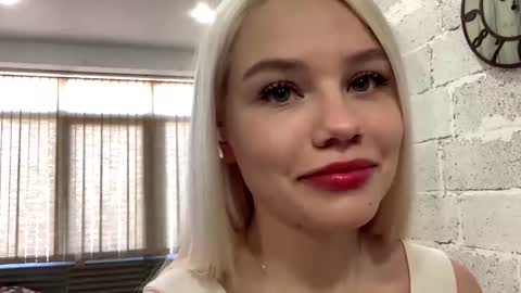 Stella  online show from 11.27.25