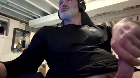 AJ online show from 01.04.25