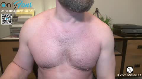 Snapshot of mister_dilf chatting on 01.10.25 MISTER DILF online show from 01.10.25