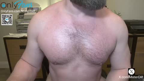 Snapshot of mister_dilf chatting on 03.04.25 MISTER DILF online show from 03.04.25